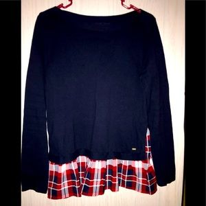 Adorable woman’s Tommy sweater medium